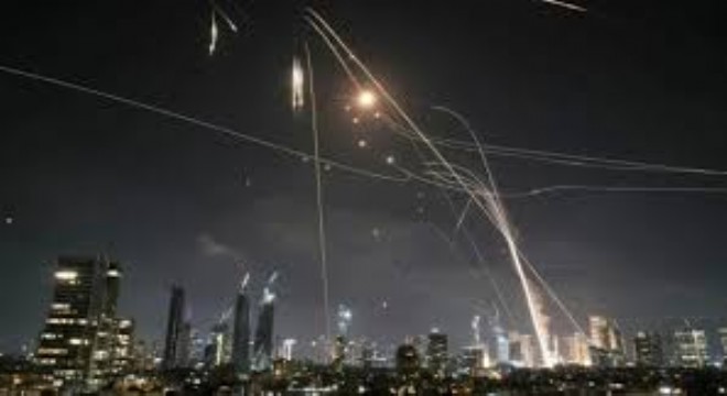İran’dan Tel Aviv’e Füze Saldırıları